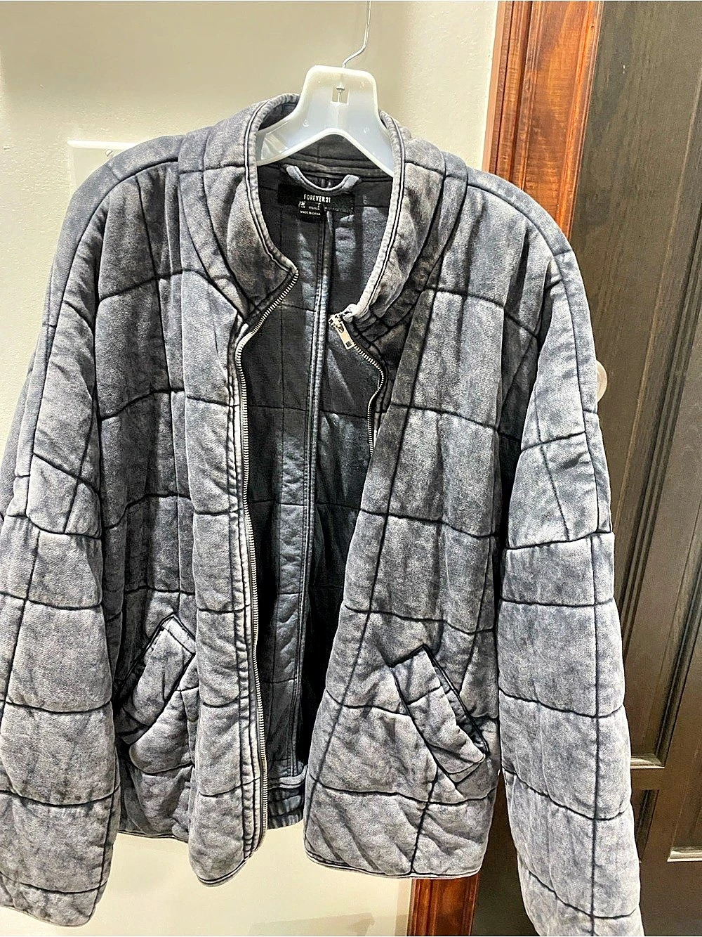 Forever 21 Quilted Acid Wash Puffer Jacket Gray & Black Large
